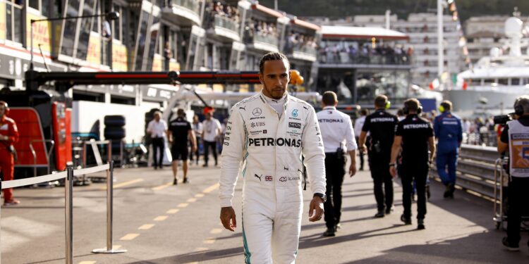 onrust na monaco hamilton vecht straf aan leclerc