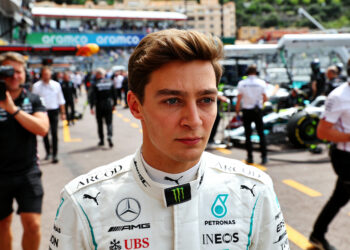 pech achtervolgt russell priveauto kapot in monaco