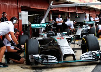 perfecte score mercedes bedreigd door verleden en