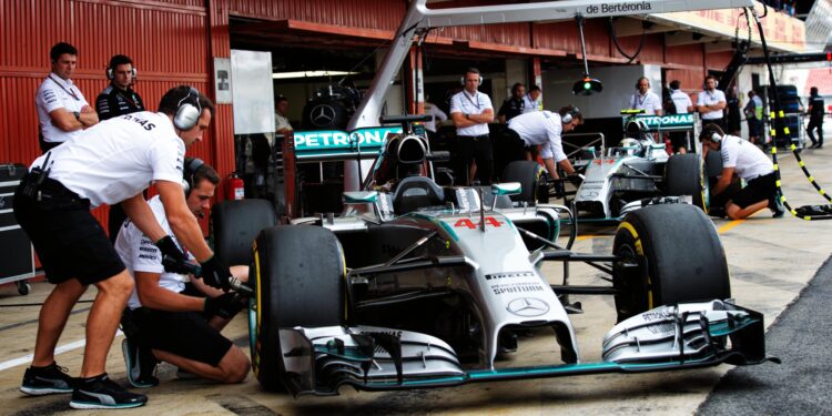 Perfecte score Mercedes bedreigd door verleden en starts 1 perfecte score mercedes bedreigd door verleden en