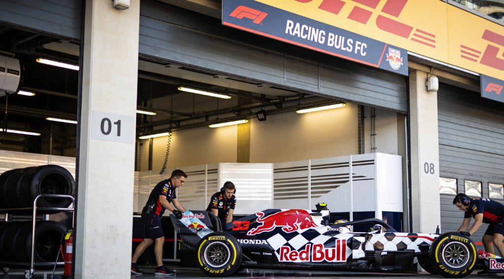 racing bulls viert wk start met speciale livery in