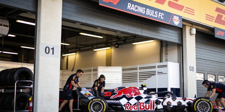 Racing Bulls viert WK-start met speciale livery in Barcelona 1 racing bulls viert wk start met speciale livery in