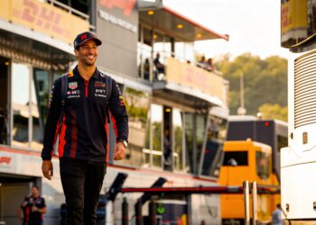 ricciardo richt vizier op f1 zomer met kledingmerk