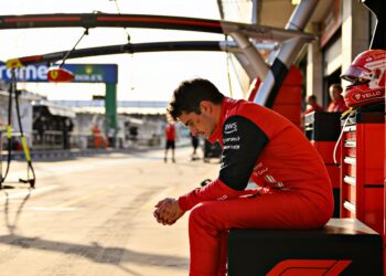rosberg hamiltons mentale druk breekt leclerc bij