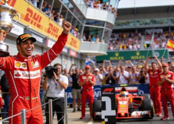 rosberg historische zege hamilton geeft vleugels v