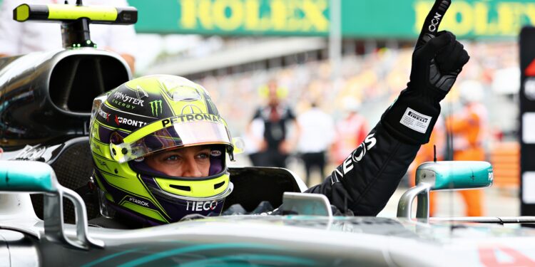 russell pakt pole in barcelona na reset hamilton v