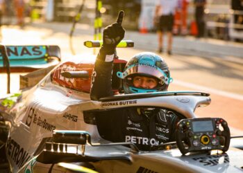 russell pakt pole in spanje doorbreekt reeks van a