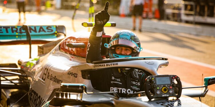 russell pakt pole in spanje doorbreekt reeks van a