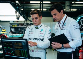 russell wil antwoorden van mercedes na strategisch