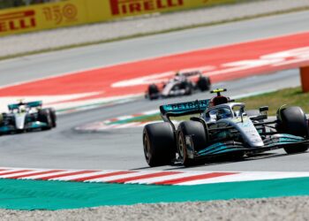 spanning in barcelona mercedes en mclaren favoriet