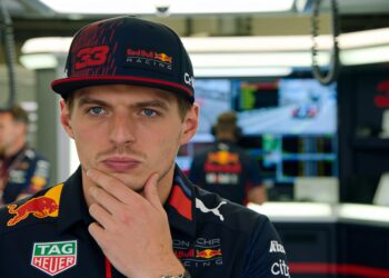 verstappen en red bull verbaasd over fia motoroord