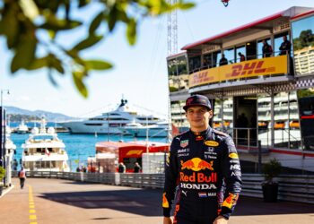 verstappen grapt over snelle thuisreis bij crash i
