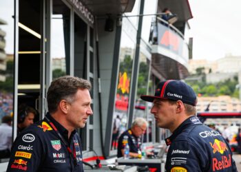 verstappen in overleg met red bull na drama in mon