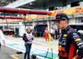 verstappen laat red bull in onzekerheid over contr