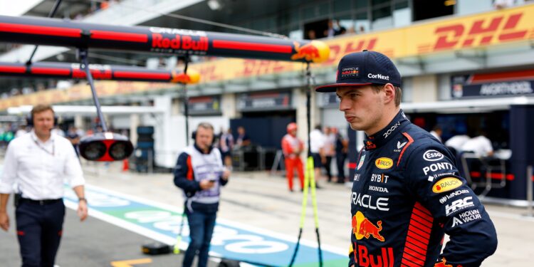 verstappen laat red bull in onzekerheid over contr