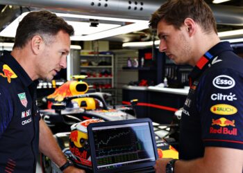 verstappen slaat alarm verliezen overal op het cir
