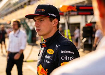 verstappen stelt beslissing over f1 toekomst na 20