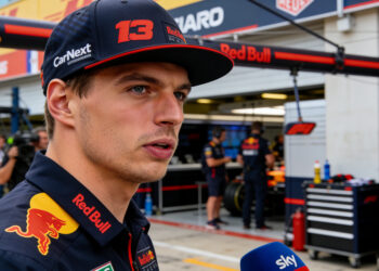 verstappen verbindt f1 toekomst aan motorwijziging