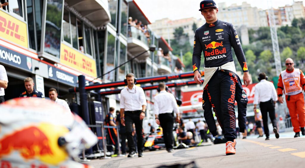 verstappen verlaat circuit monaco na startdrama en