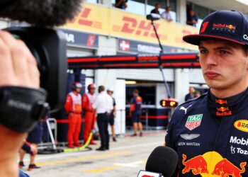 verstappen zwijgt na topoverleg met red bull direc