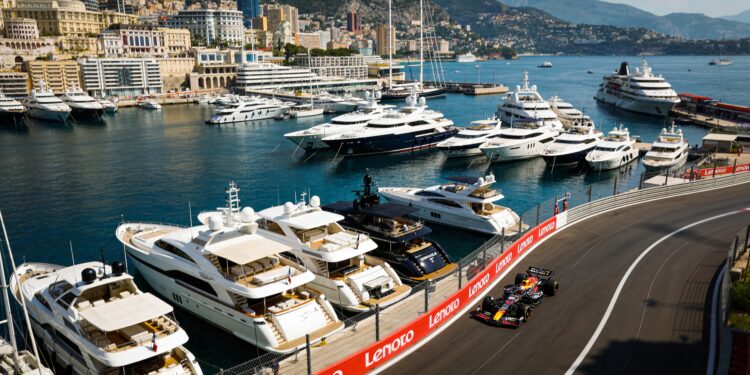 Verstappens superjacht 'Unleash The Lion' meert aan in Monaco 1 verstappens superjacht unleash the lion meert aan