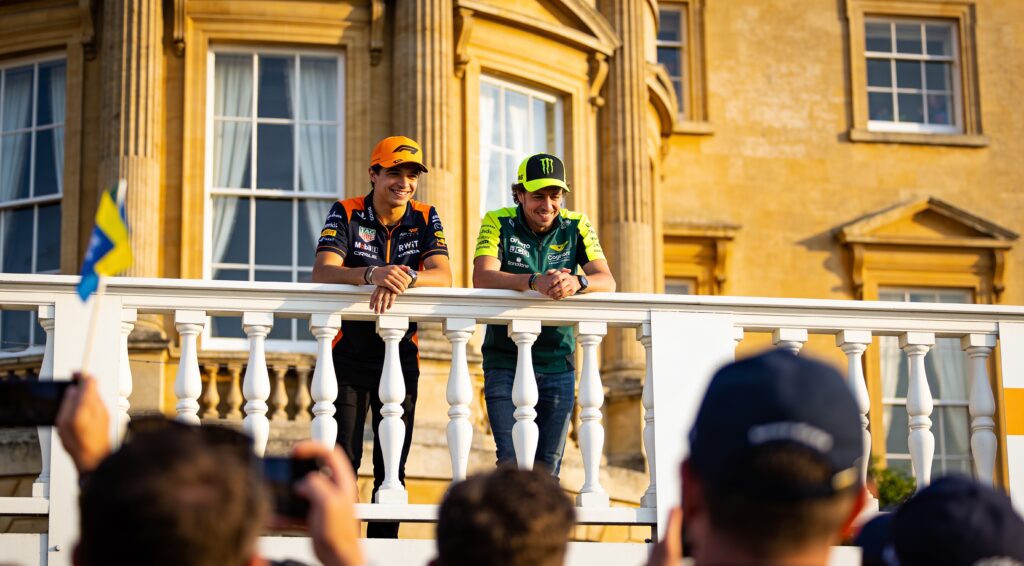 wereldkampioen norris en rossi samen op goodwood f