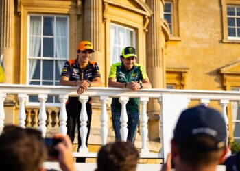 wereldkampioen norris en rossi samen op goodwood f