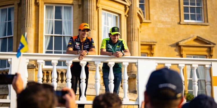 wereldkampioen norris en rossi samen op goodwood f