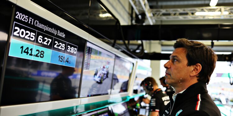 wolff erkent hamilton als titelkandidaat na eerste