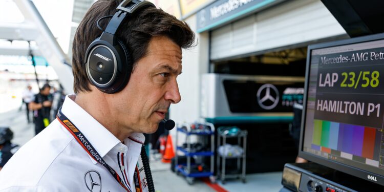 wolff erkent we hebben russell in de steek gelaten