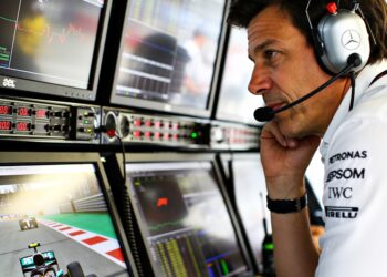 wolff niet bezorgd over clash russell en antonelli