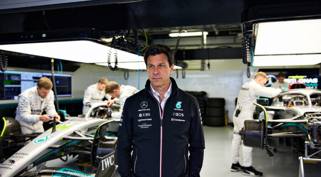 zorgen bij mercedes motorproblemen bedreigen titel
