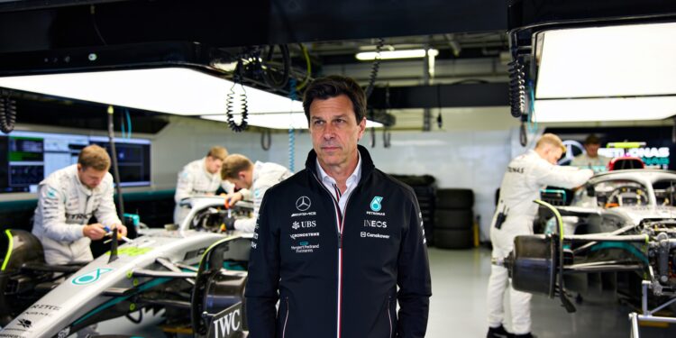 Zorgen bij Mercedes: motorproblemen bedreigen titelkansen 1 zorgen bij mercedes motorproblemen bedreigen titel
